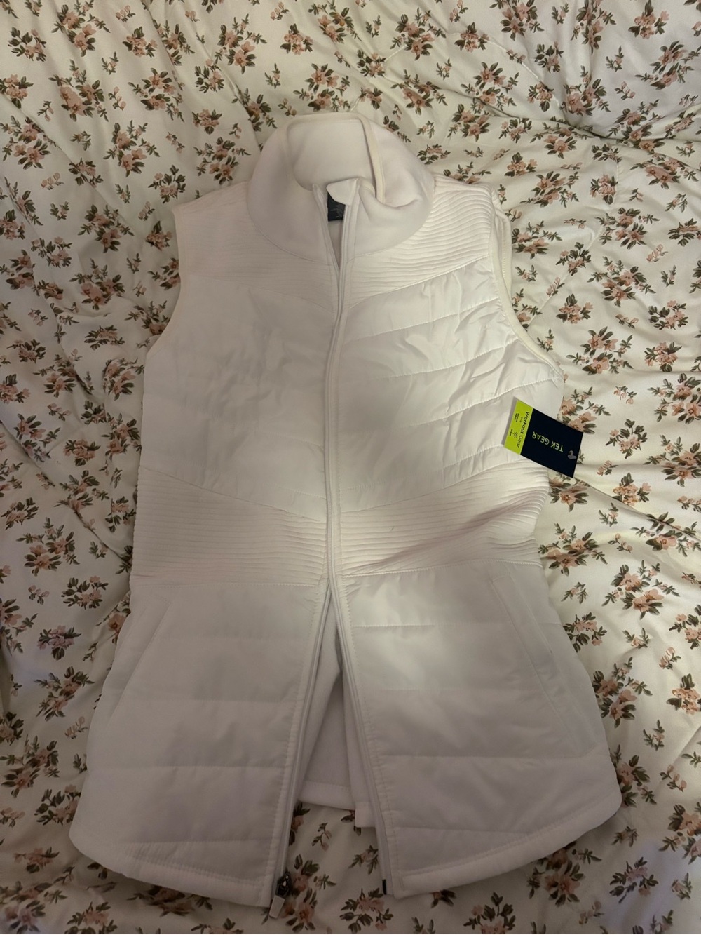 Women's Tek Gear White Quilted Sleeveless Puffer Vest